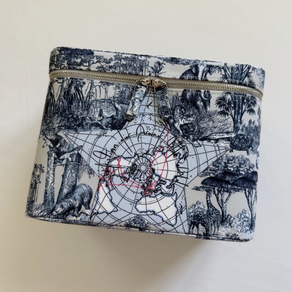 BRAND NEW Dior Beauty “Around the World” Vanity Bag - Picture 3 of 14